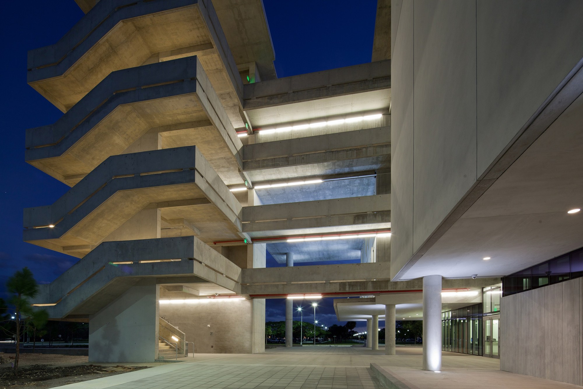 Gallery of Miami Dade College Academic Support Center / Perkins+Will - 9