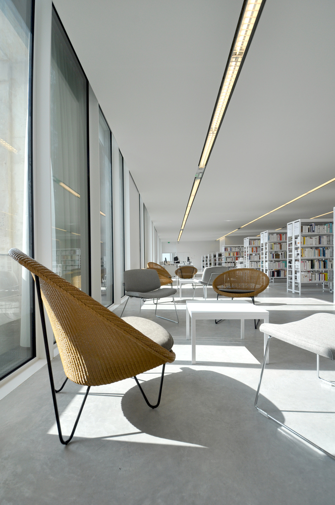 Gallery of Françoise Sagan Multimedia Library / Bigoni Mortemard 16