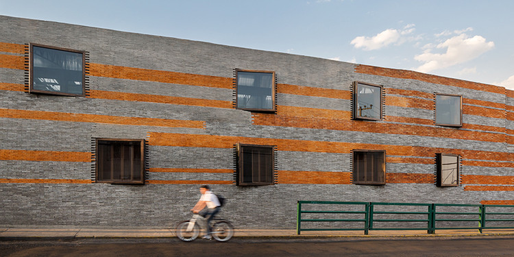 Triangulo Corona  / Arquitectura en Movimiento Workshop - Windows, Brick, Facade