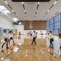 Hall Atlético y Centro de Bienestar Branksome / MacLennan Jaunkalns Miller Architects  - Escuelas