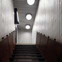 Escuela de Diseño e Instituto de Estudios Urbanos P. Universidad Católica de Chile / Sebastián Irarrázaval - Instituto, Escaleras, Puerta, Barandas, Iluminación