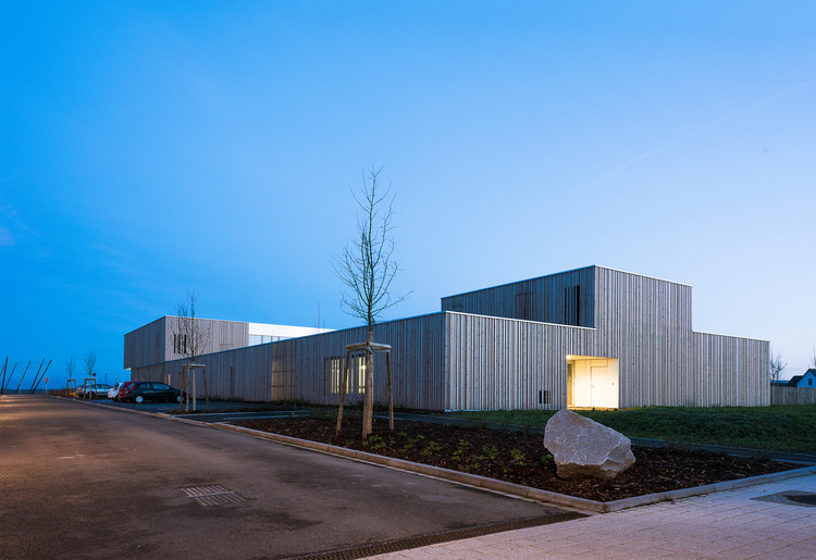 School Group in France  / rhb architectes - Facade