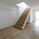 Wohnhaus Stolberggasse  / Josef Weichenberger Architects - Apartments, Stairs, Handrail, Door