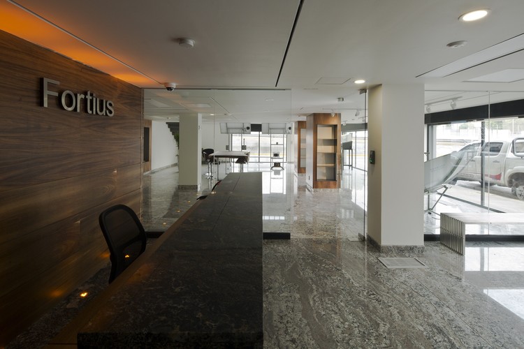 Remodelación Edificio de Oficinas Fortius México / ERREqERRE Arquitectura y Urbanismo - Imagen 6 de 32