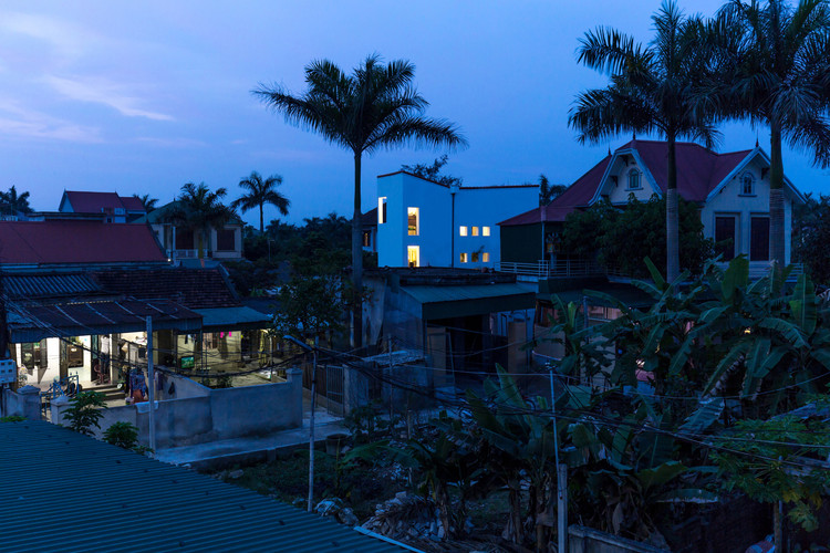 The Cul-de-sac House / Nguyen Khac Phuoc Architects - Windows, Facade