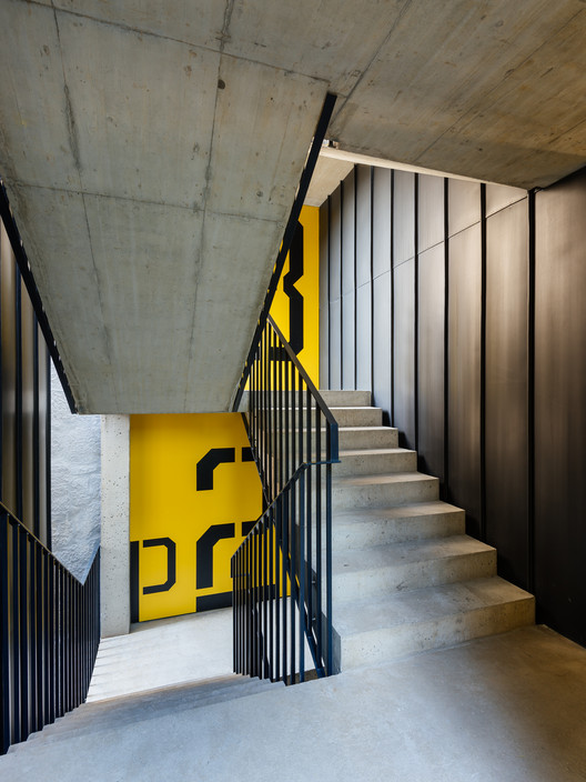 Breiner 310 Residencial Building / EZZO - Stairs, Handrail, Column