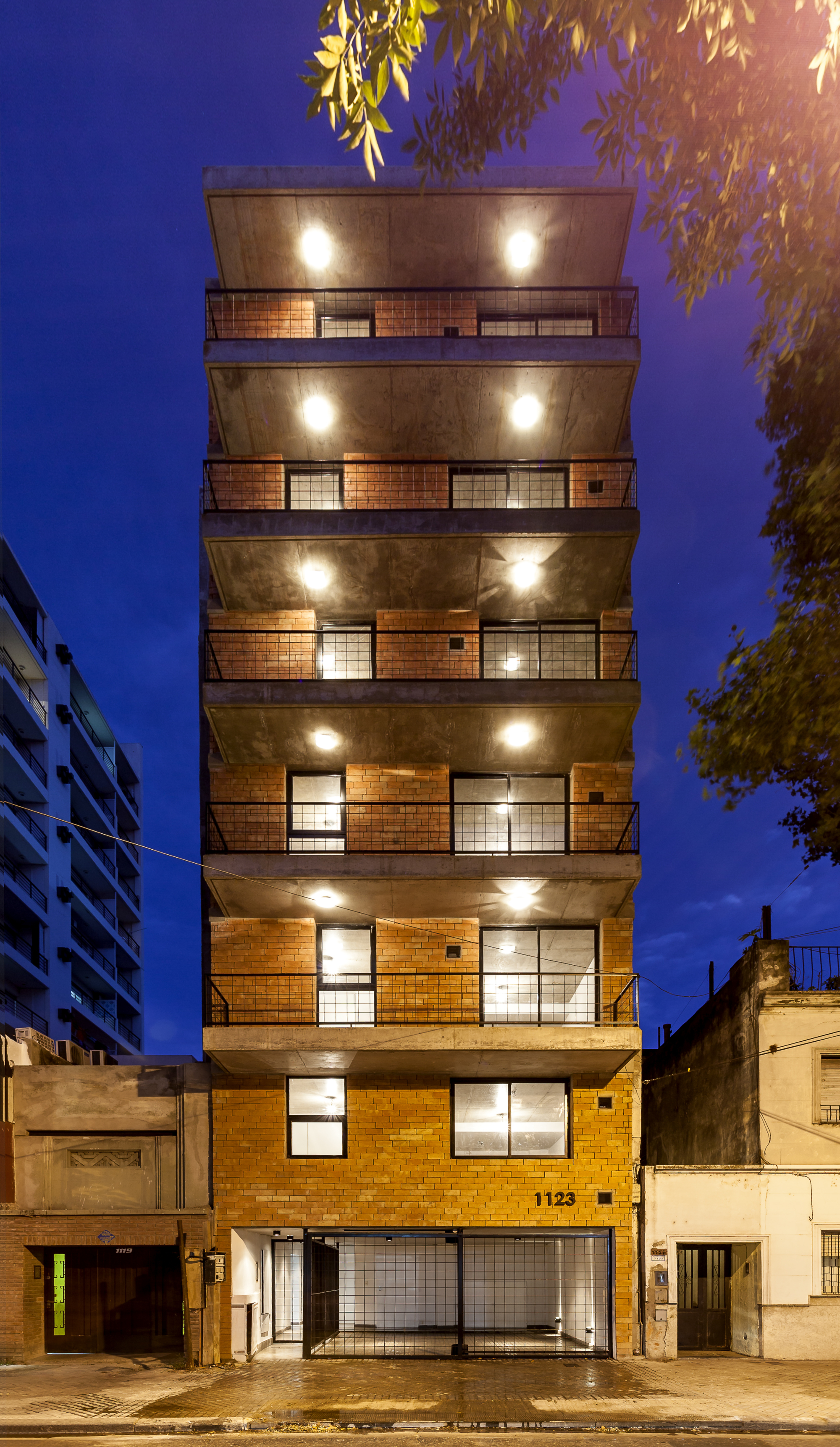Galería de Edificio Rodriguez 1123 / Garnerone + Ramos Arq 5