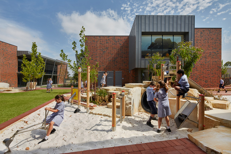 Guildford Grammar Preparatory School  / Christou Design Group  - Schools , Garden, Facade