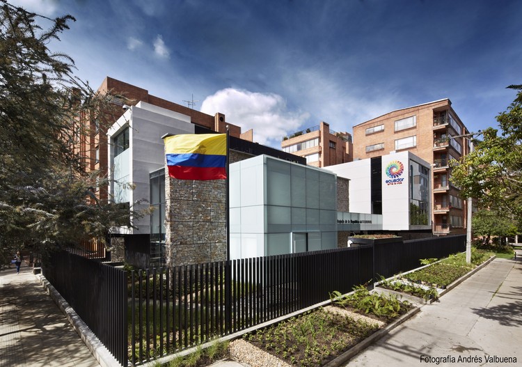 Embajada de Ecuador / Arquiteck & Asociados - Cierros, Ventanas, Ladrillo, Fachada