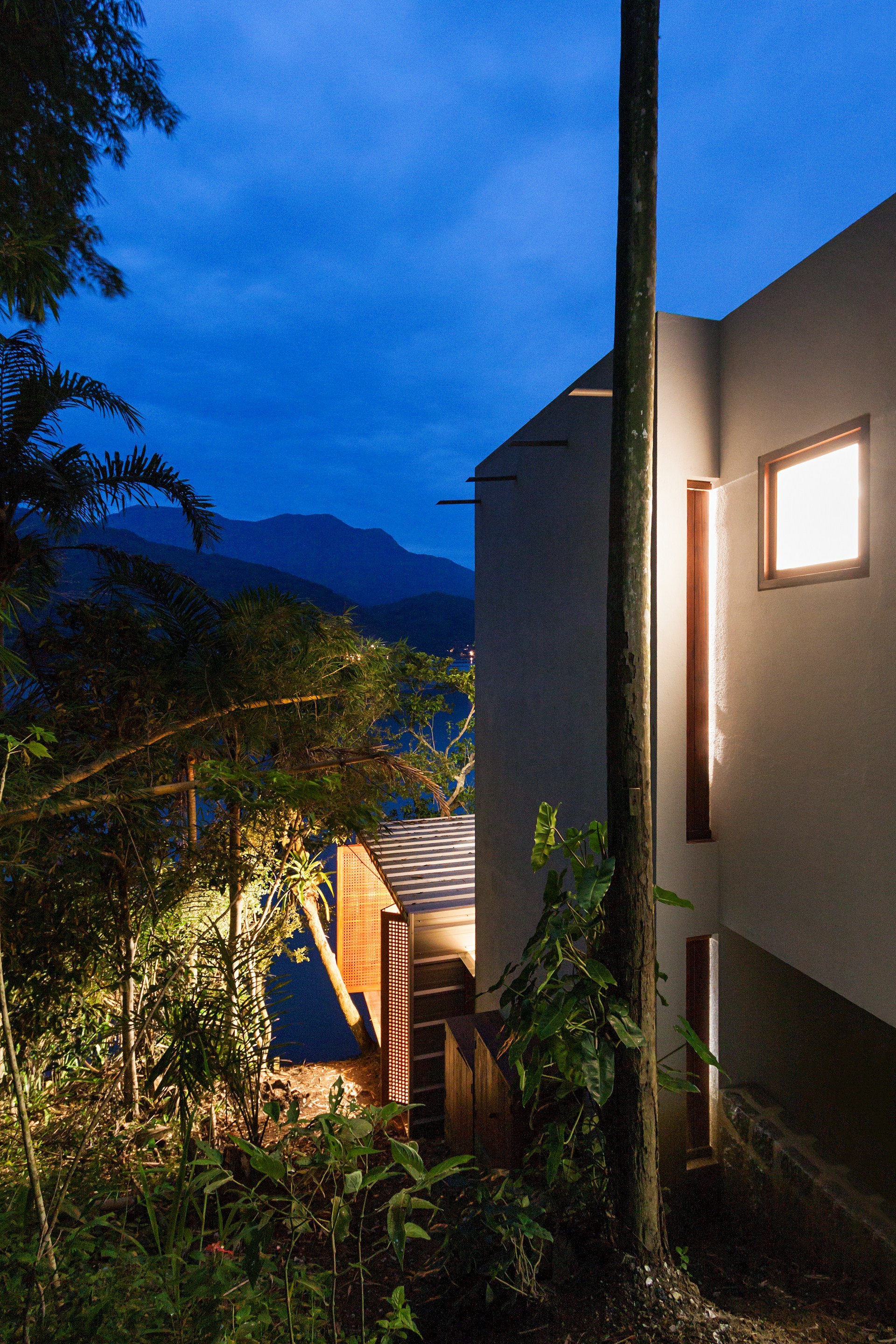 Gallery of Pier House / a GR a u + Mariana Simas 14