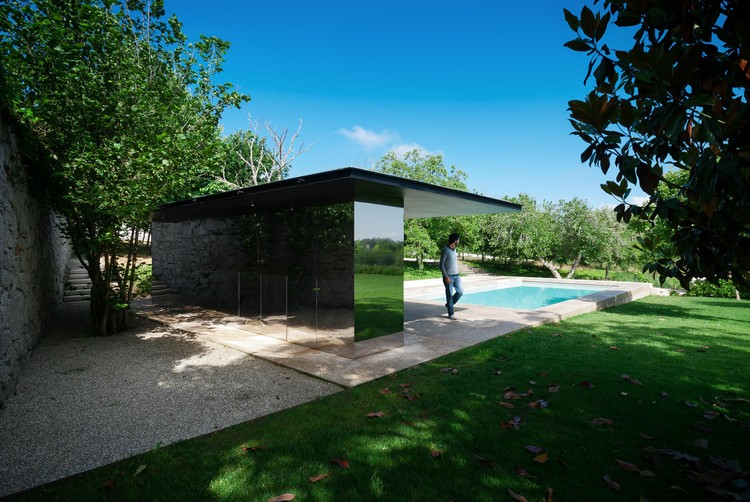 Piscina na Chamusca da Beira / João Mendes Ribeiro - Jardim