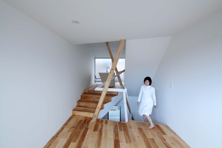 New Kyoto Town House 2 / Alphaville Architects - Handrail