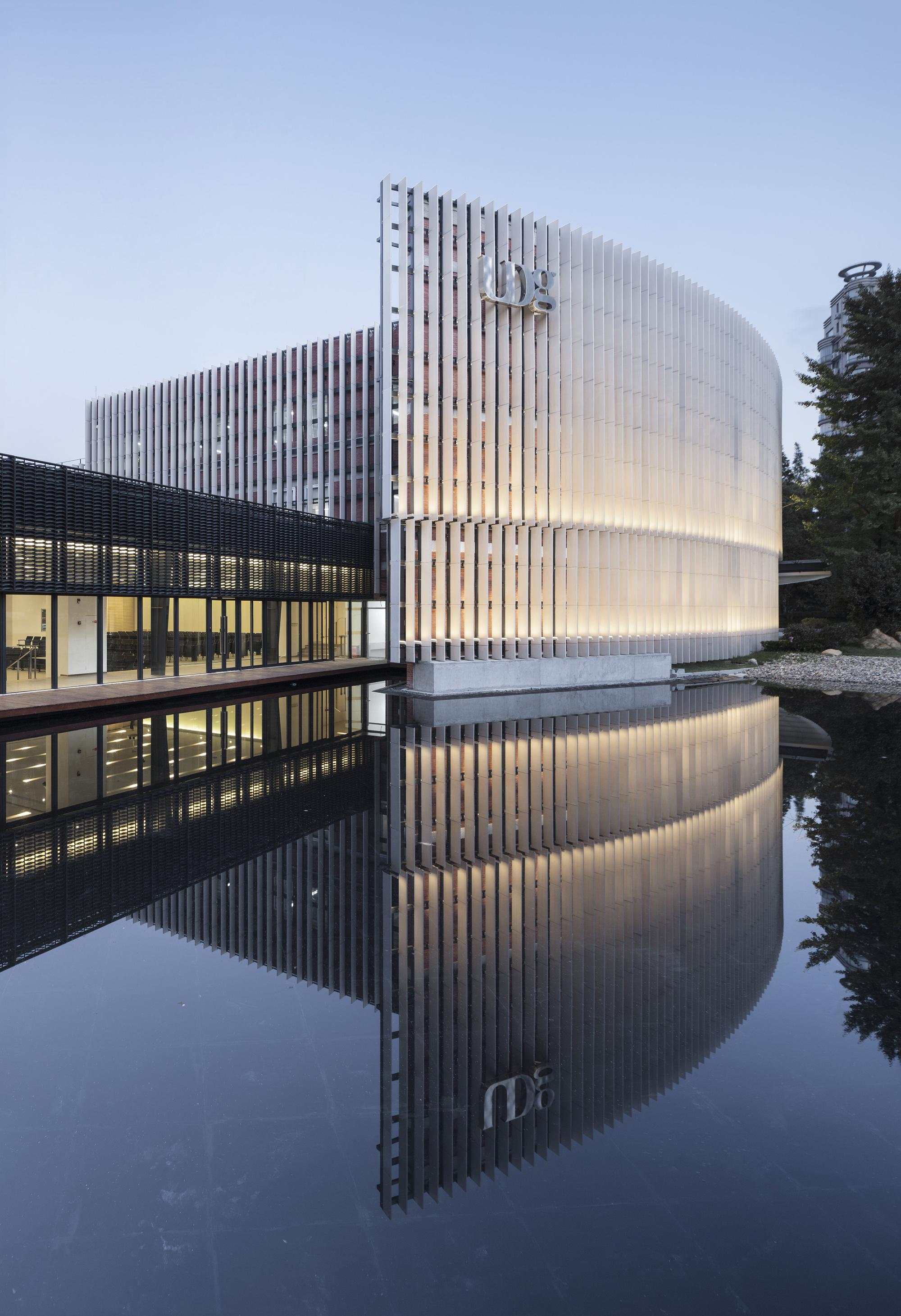 Gallery Of Refurbishment Of An Old Functional Replacement Building 