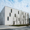 The Elegance of the White, the Charm of the Cube / STI Studio  - Library, Facade