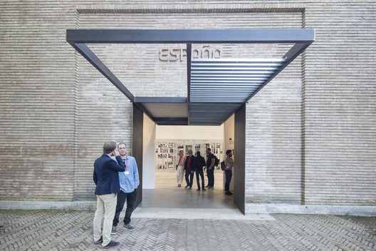 Entrevista com os Curadores do Pavilhão Espanhol vencedor do Leão de Ouro na Bienal de Veneza 2016