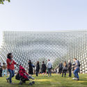 Conoce el Serpentine Pavilion 2016 y las Summer Houses fotografiadas por Laurian Ghinitoiu - Image 5 of 4