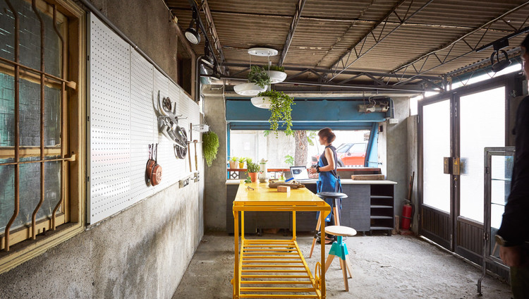 J.Y. Living Experiment Studio / HAO Design - Windows, Table, Beam
