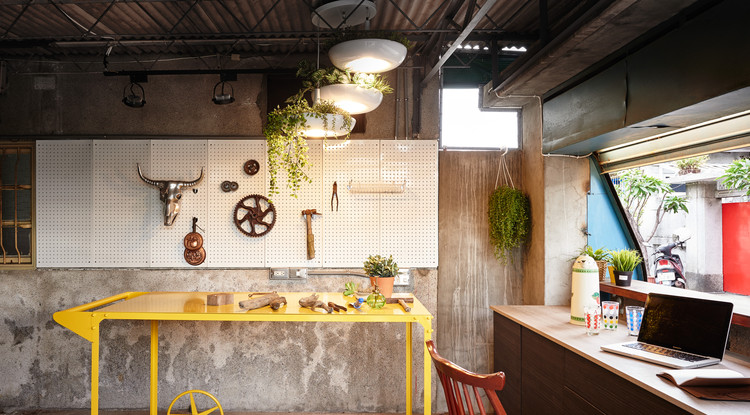 J.Y. Living Experiment Studio / HAO Design - Table, Countertop, Kitchen, Windows, Chair, Beam