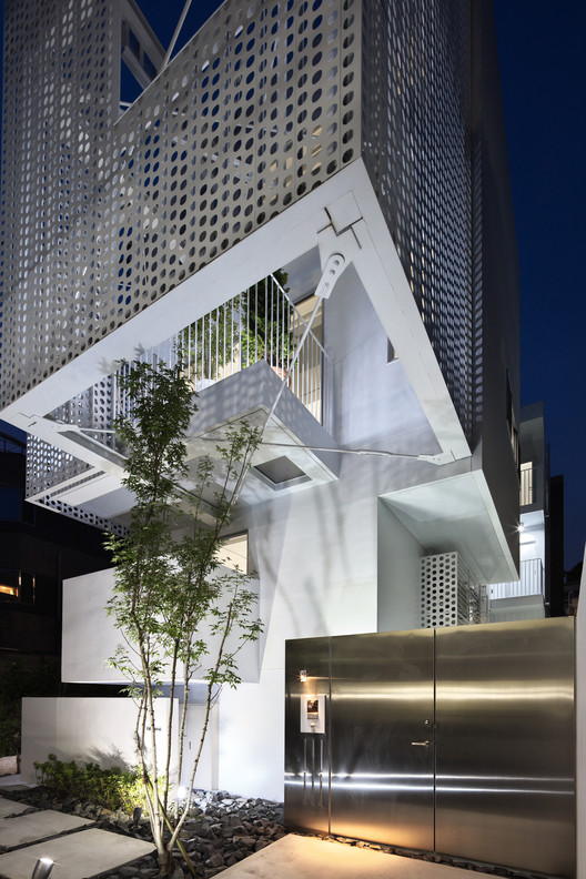 Apartment in Minami-Azabu / HMAA - Windows, Facade