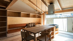 位于大坂的围墙住宅 / Hitotomori/Tomoko