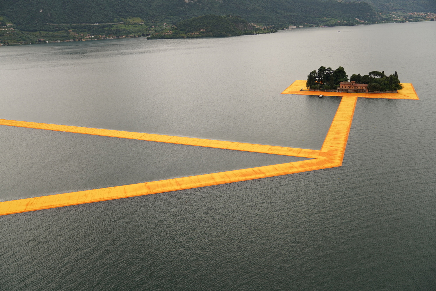 Video: Christo explica su visión detrás de 'The Floating Piers' - Imagen 1 de 1