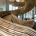 Atrio de un Lobby / Oded Halaf y Tomer Gelfand  - Interiores De Oficina