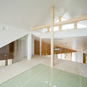 Casa con ventana de buhardilla / Hiroki Tominaga-Atelier - Casas