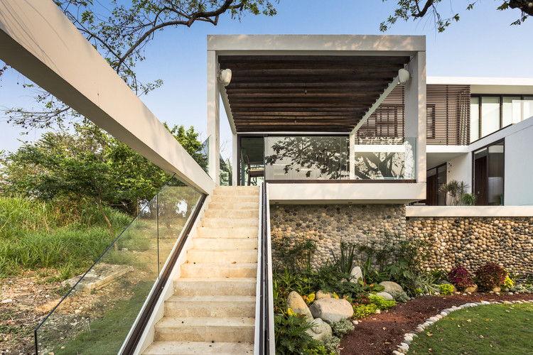 Casa Guazuma / Alberto Zavala Arquitectos - Escaleras, Fachada, Jardín, Barandas