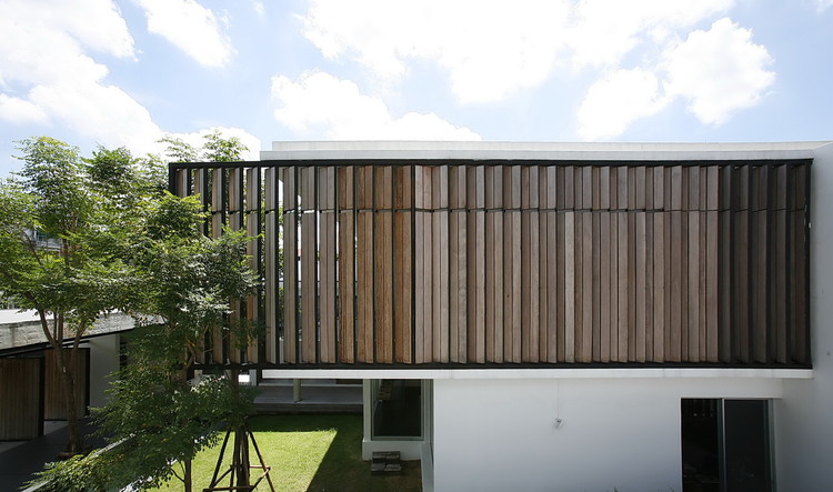 Dindang House  / Archimontage Design Fields Sophisticated - Facade