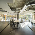Geocaminos Office  / Arias Recalde Taller de Arquitectura - Offices, Beam, Table, Lighting, Chair