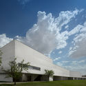 Museu de Arte Contemporânea Nadir Afonso / Álvaro Siza Vieira - Fotografia de Exterior