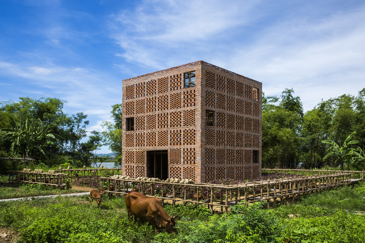 Terra Cotta Studio / Tropical Space  - Imagen 1 de 39