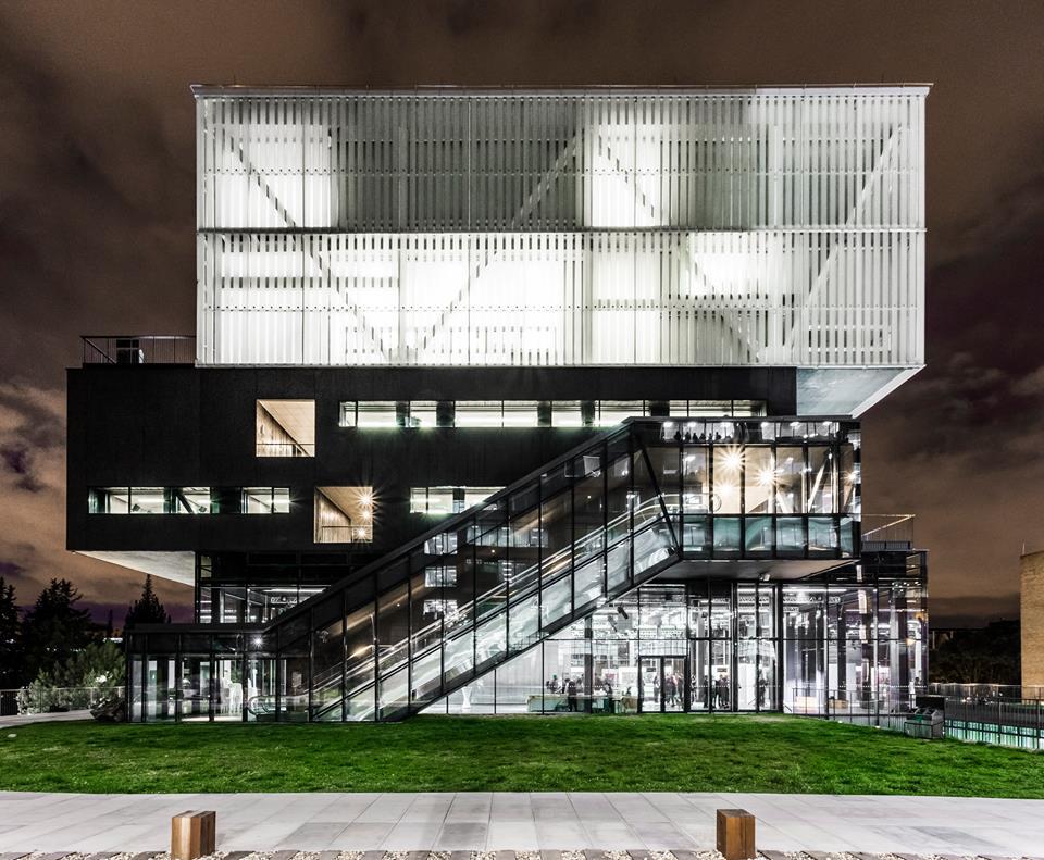 Conferencia Edificio Artes Javeriana / Bogotá ArchDaily en Español