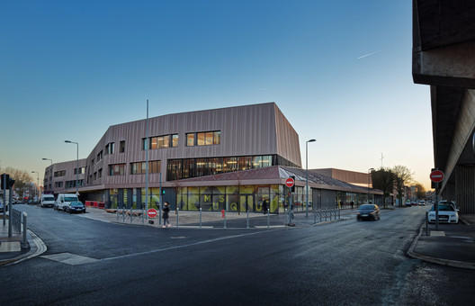 Escola de Ensino Médio, Ginásio e Centro Cultural / Chartier Dalix Architectes - Imagem 25 de 33