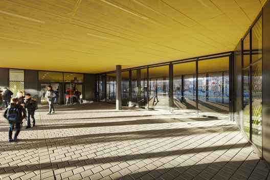 Escola de Ensino Médio, Ginásio e Centro Cultural / Chartier Dalix Architectes - Imagem 7 de 33