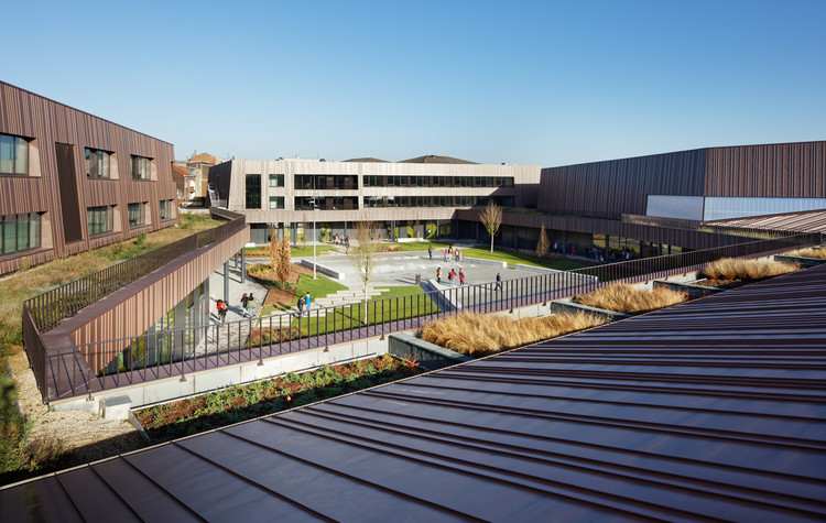 Escola de Ensino Médio, Ginásio e Centro Cultural / Chartier Dalix Architectes - Imagem 2 de 33