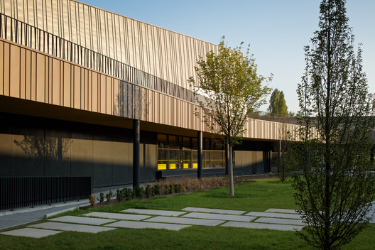 Escola de Ensino Médio, Ginásio e Centro Cultural / Chartier Dalix Architectes - Imagem 19 de 33
