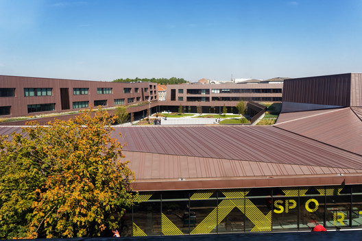 Escola de Ensino Médio, Ginásio e Centro Cultural / Chartier Dalix Architectes - Imagem 14 de 33