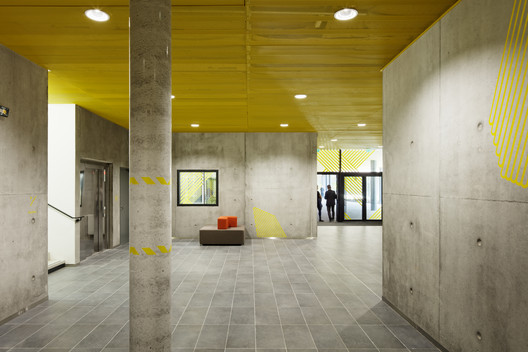 Escola de Ensino Médio, Ginásio e Centro Cultural / Chartier Dalix Architectes - Imagem 21 de 33