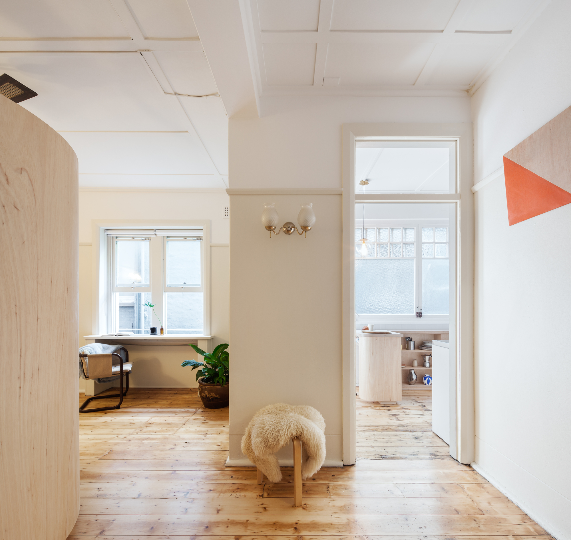 Picture of Gallery of Small and Sculpted Studio Apartment / Catseye Bay Design - 14