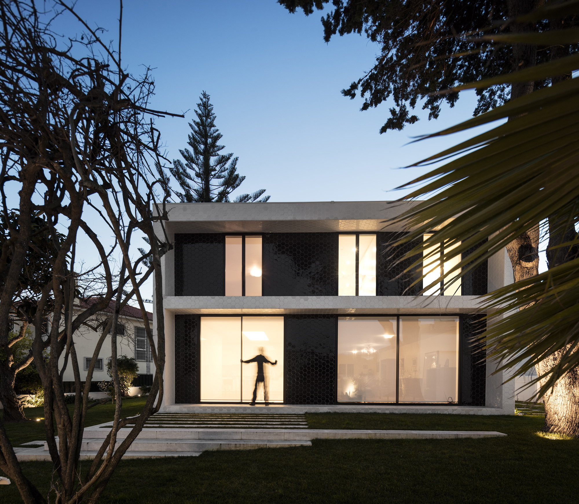 Gallery of Oeiras House / João Tiago Aguiar, Arquitectos 11