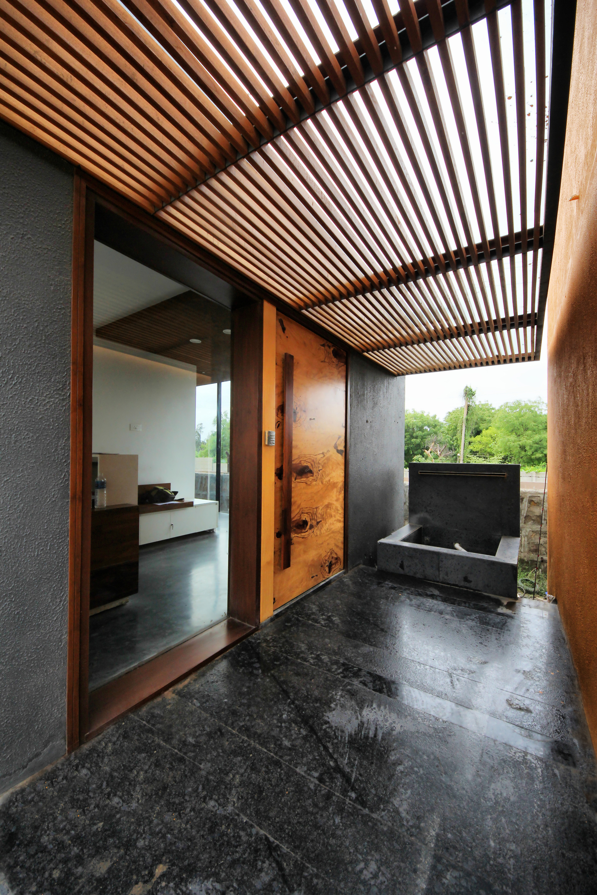 Galeria de OfficeThreshold / Reasoning Instincts Architecture Studio 16