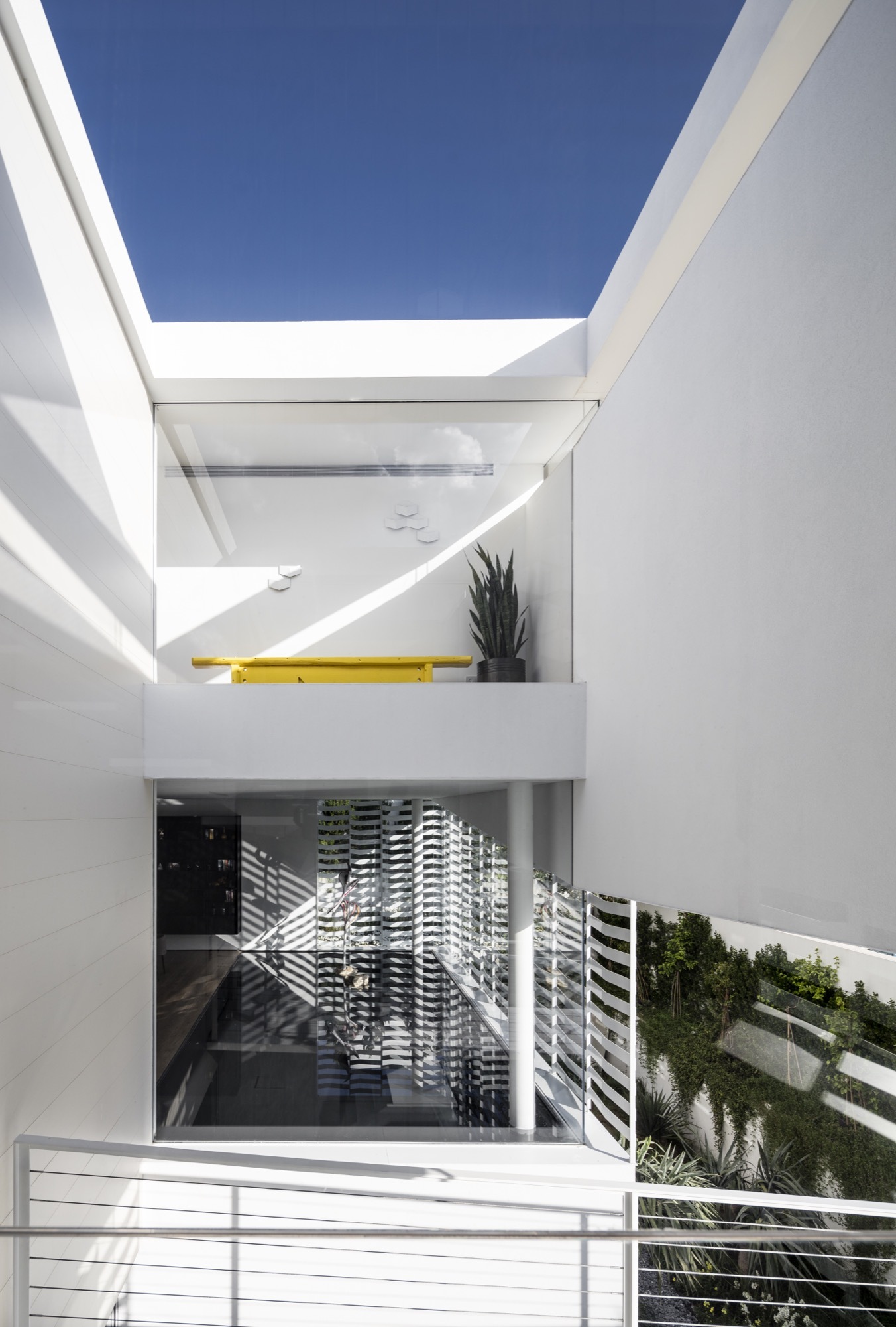 Gallery of J House / Pitsou Kedem Architects - 11