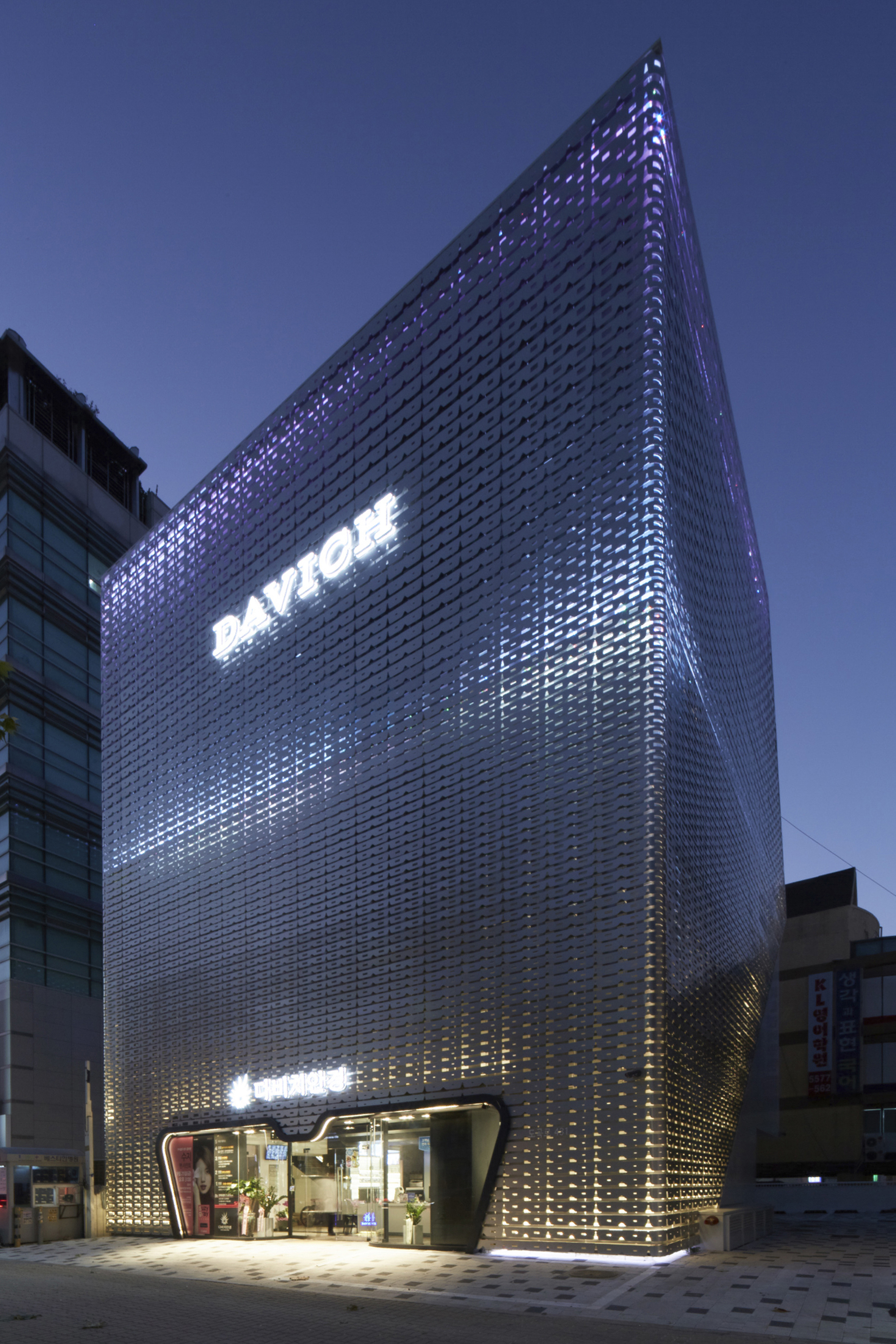 Gallery of Davich Optical Chain / JOHO Architecture 6