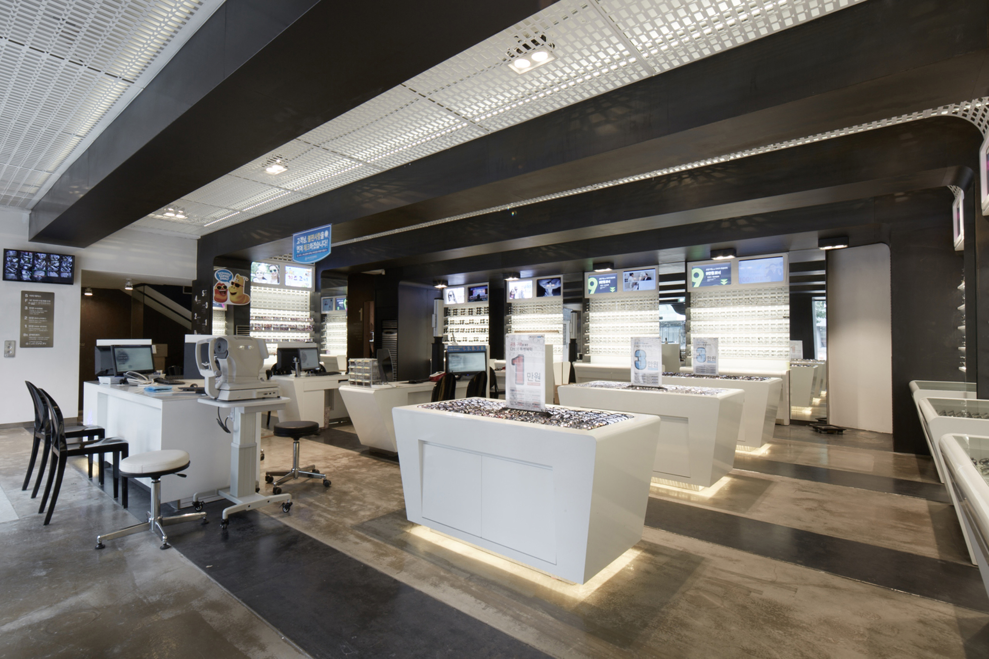 Gallery of Davich Optical Chain / JOHO Architecture 7