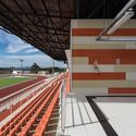 Estádio Olímpico Univates  / Tartan Arquitetura e Urbanismo - Estádios, Fachada, Corrimão, Viga