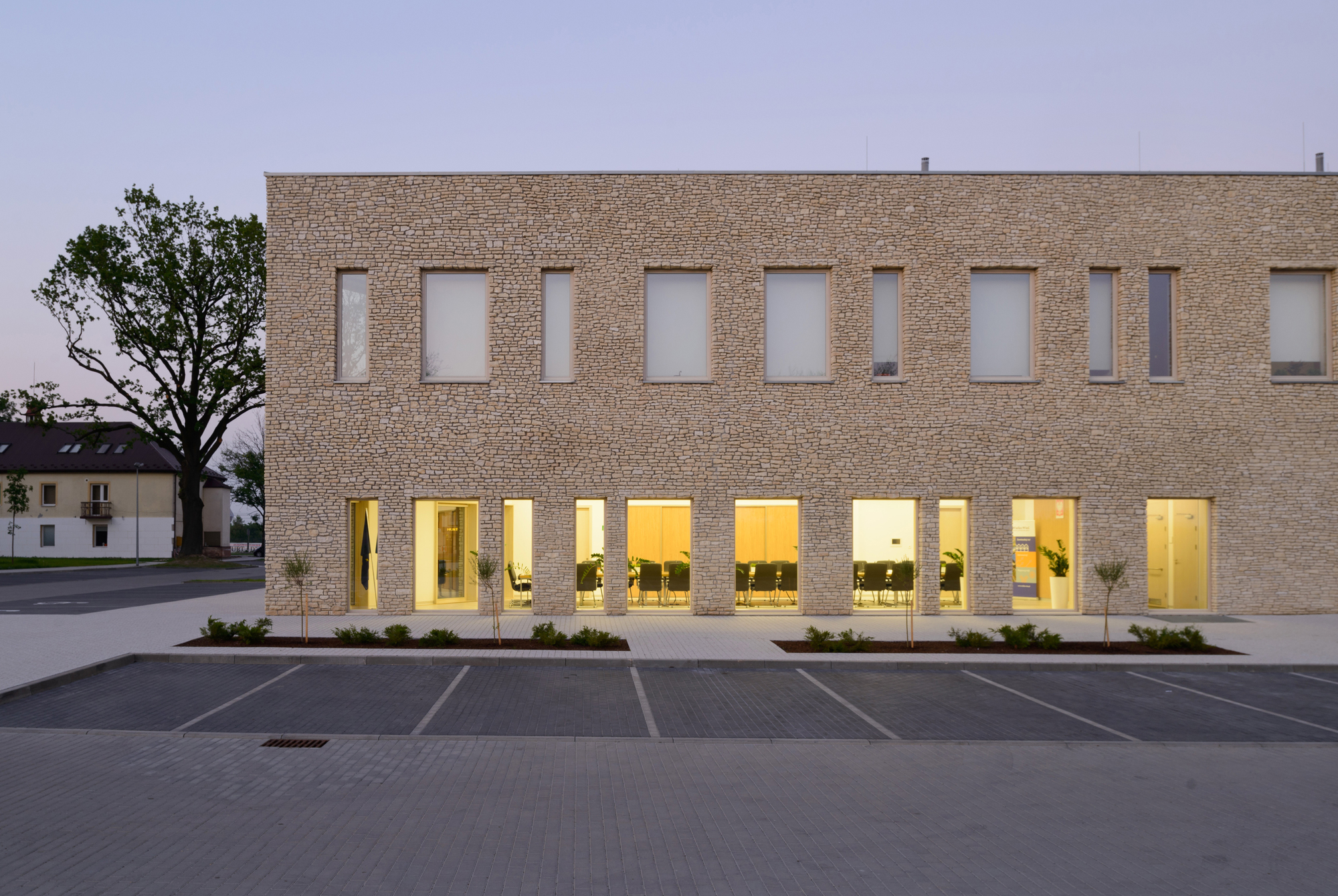 Galería de Centro de Administración en Wielka Wies / OVO Grabczewscy