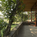 Refugio familiar para Devasiris / Palinda Kannangara Architects - Casas