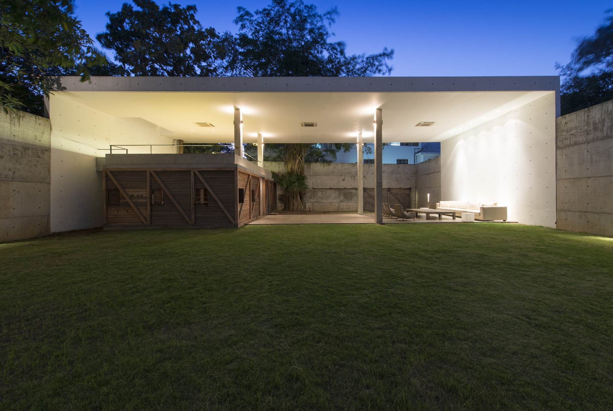 Gallery of Leisure Pavilion / Palinda Kannangara Architects - 5