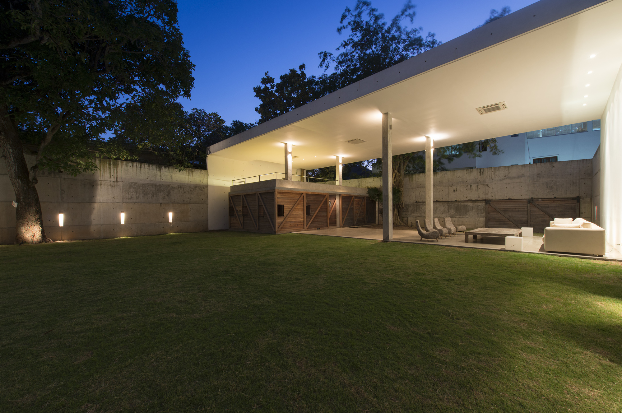 Gallery of Leisure Pavilion / Palinda Kannangara Architects - 7